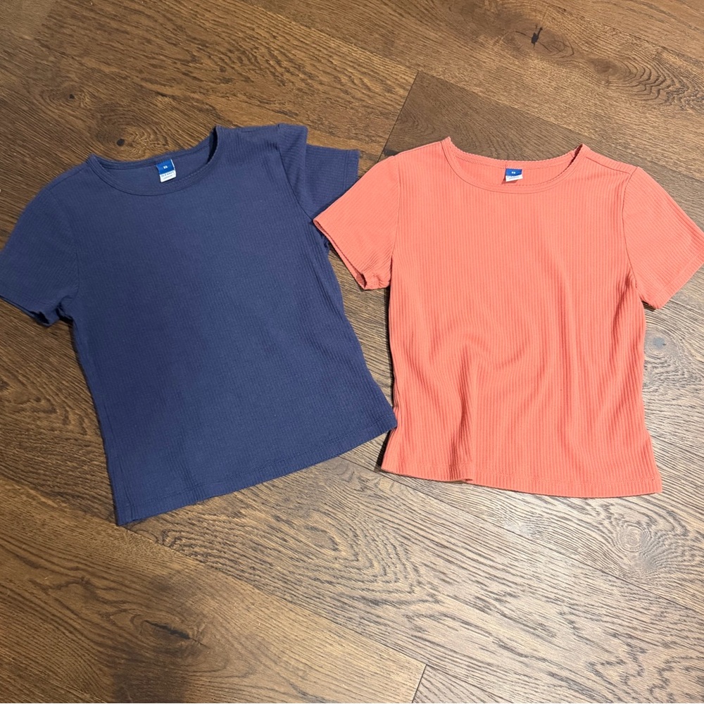 2 Girls sz XS Old Navy blue and Coral Tees